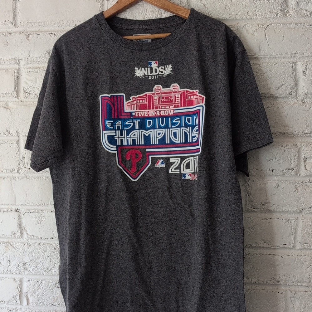MLB Philadelphia Phillies East Division Champions Gray Graphic Tee